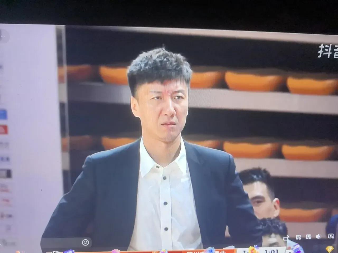 又有主教练下课了！不是成绩不理想，球队攻防陷入混乱的北控主教练张三疯下课…也