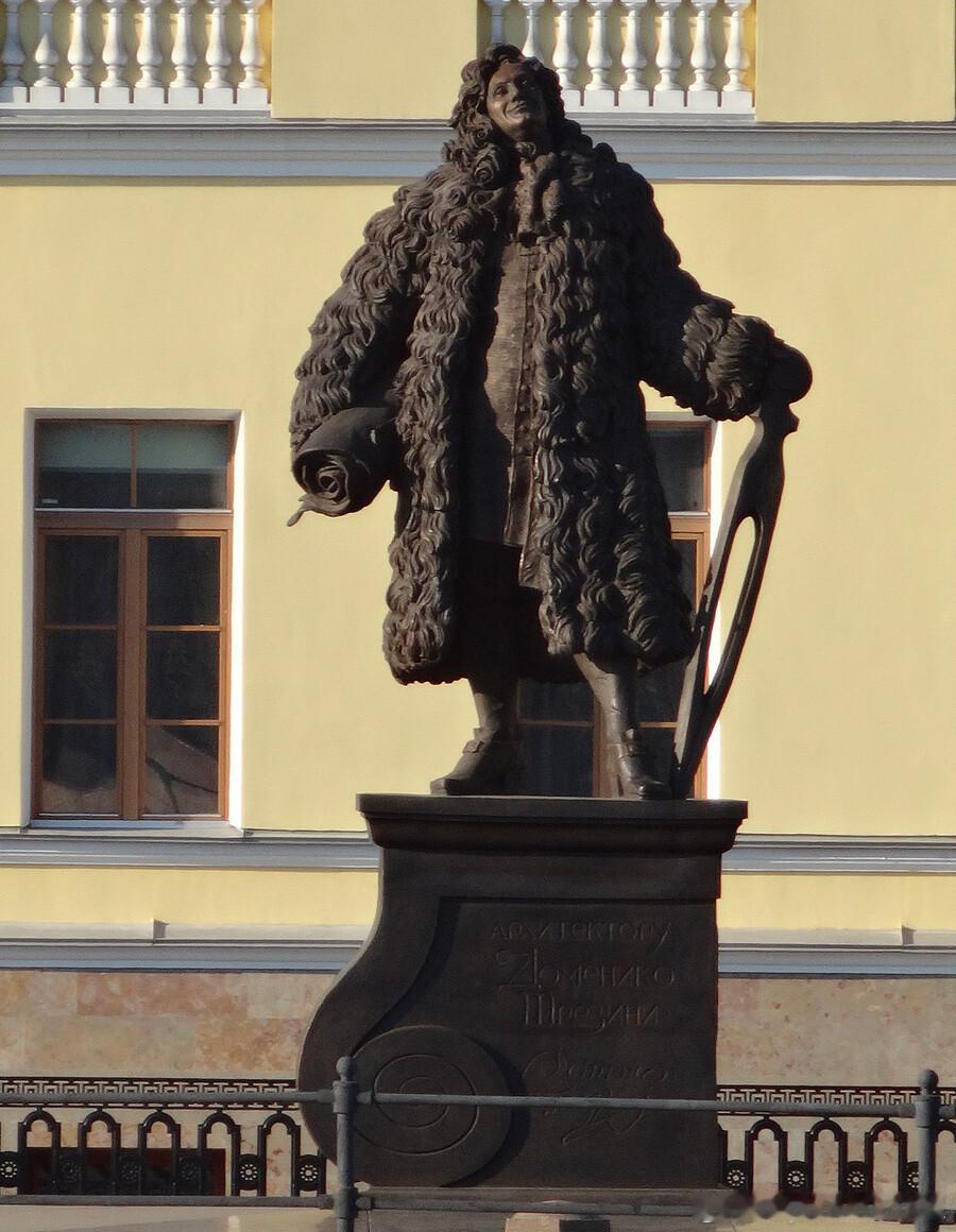 瑞士人DomenicoAndreaTrezzini，1703年抵达圣彼得堡，