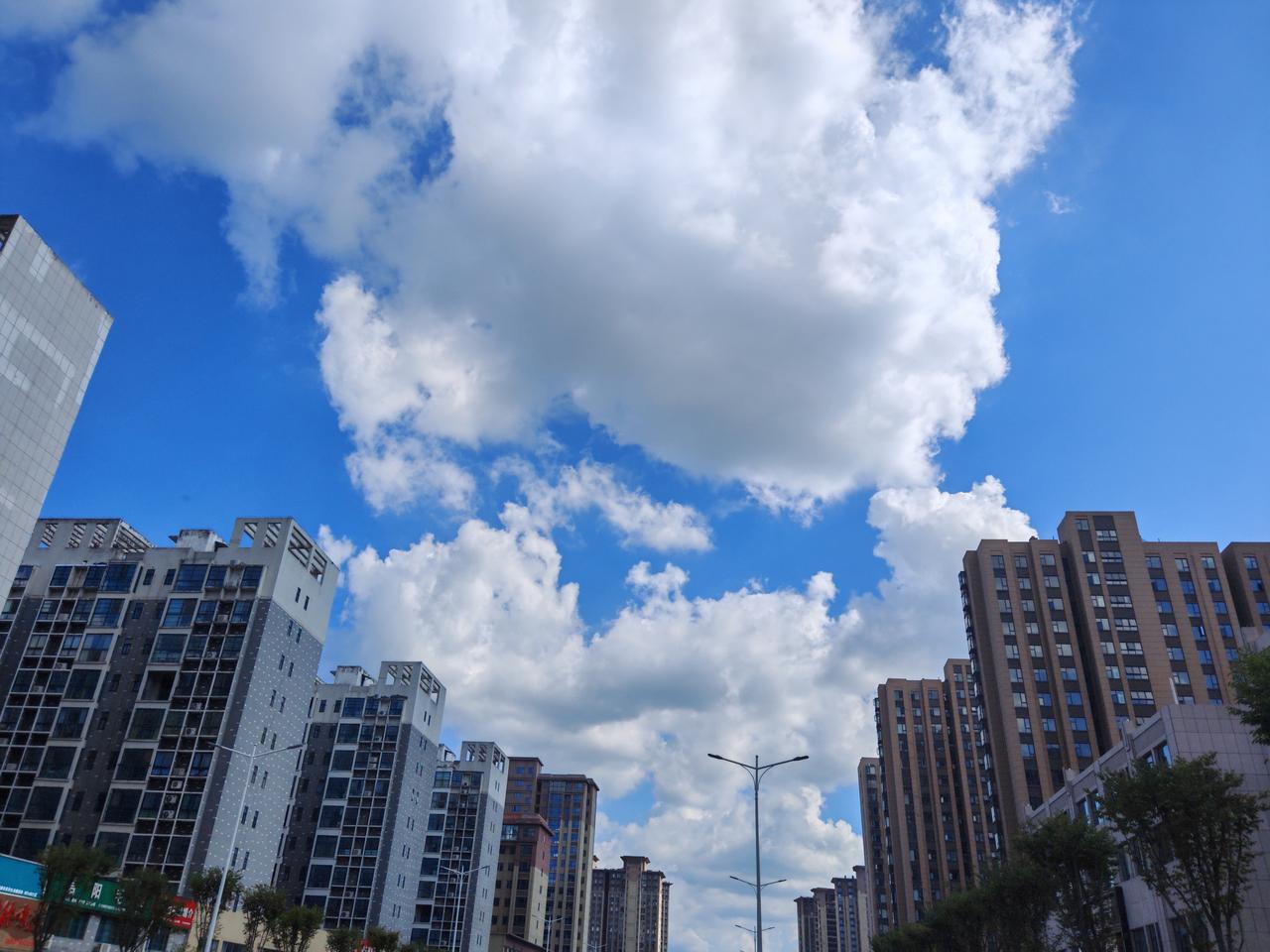 年初就感冒了好些天，好不容易感冒好了。刚进入三月，颈椎痛又犯了。十几天来头疼、