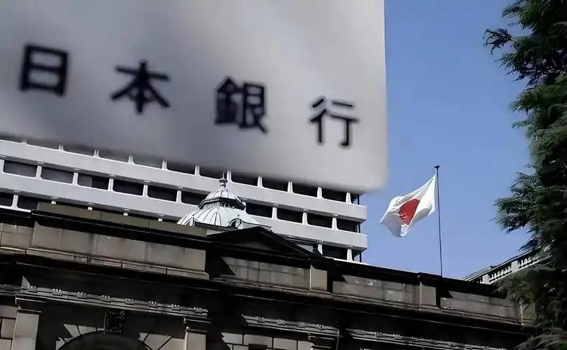 这一次日本彻底不装了！行长还在住院，央行就强行加息，把利率拉到31年来最高点！真