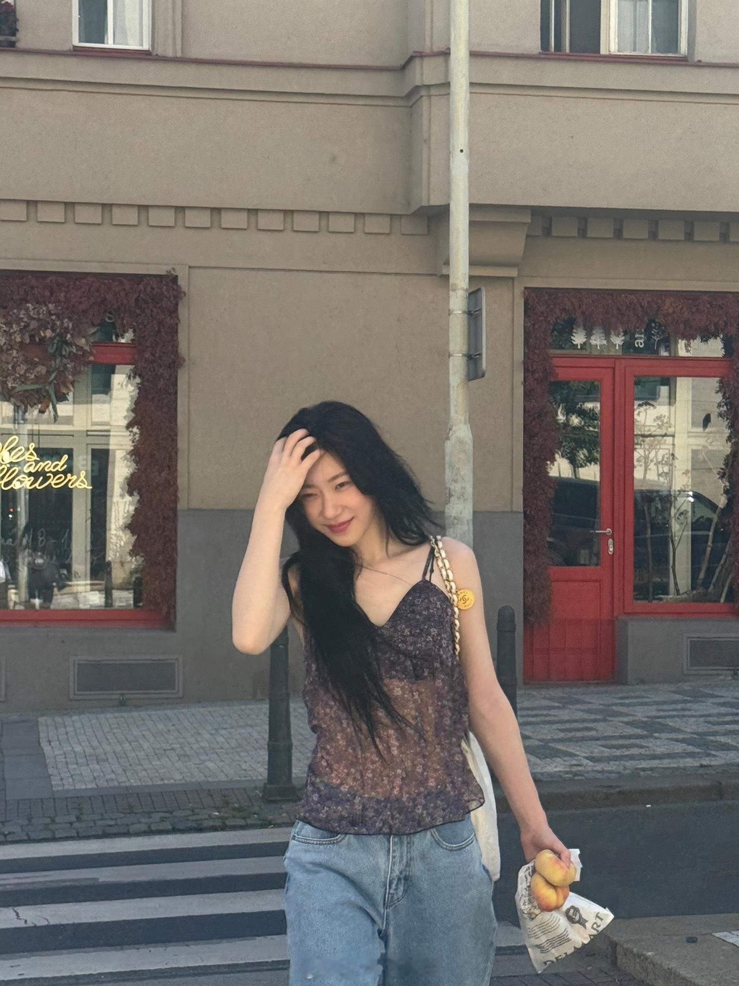 彩领ins更新​​​