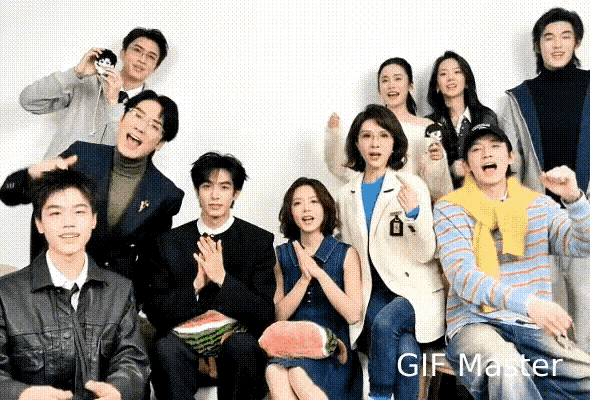 《骄阳似我》开庆功宴怎么越看越不对劲这可不是简单的剧组庆功宴，这简直就是林屿森和