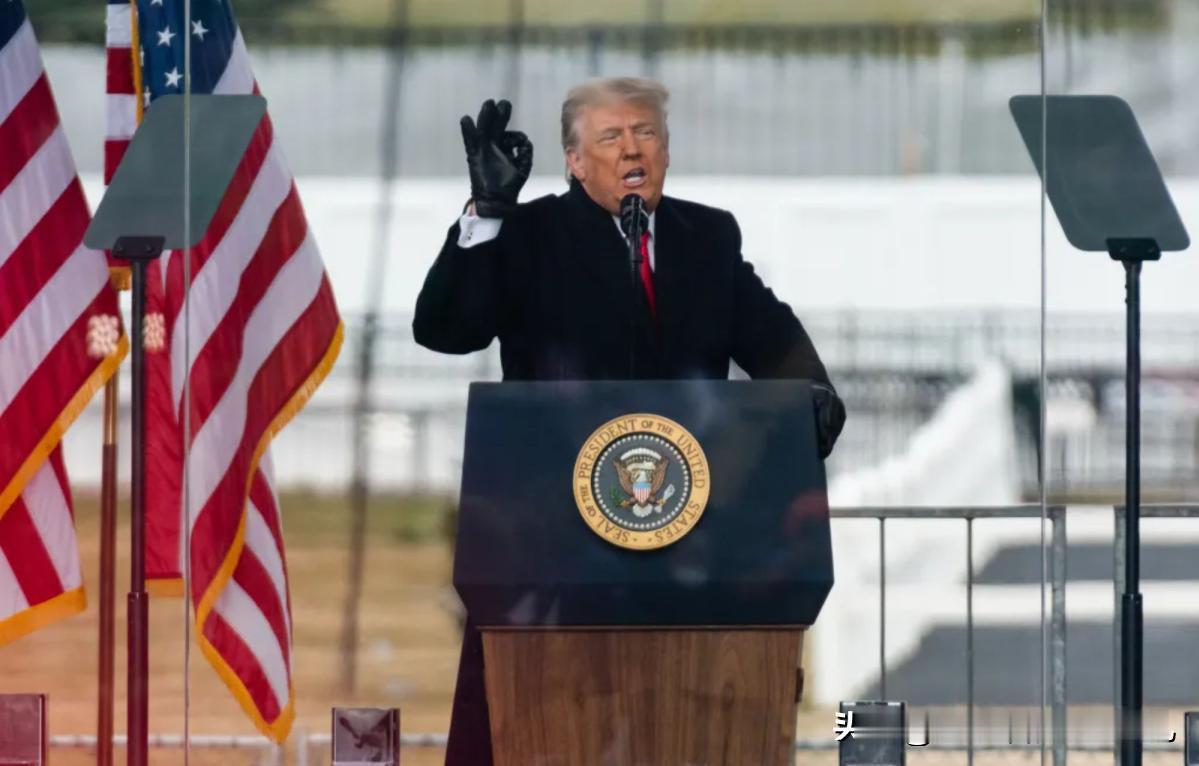 美媒表示，马杜罗私下向美国许诺，允许其开采委内瑞拉石油储量（约3000亿桶）中的