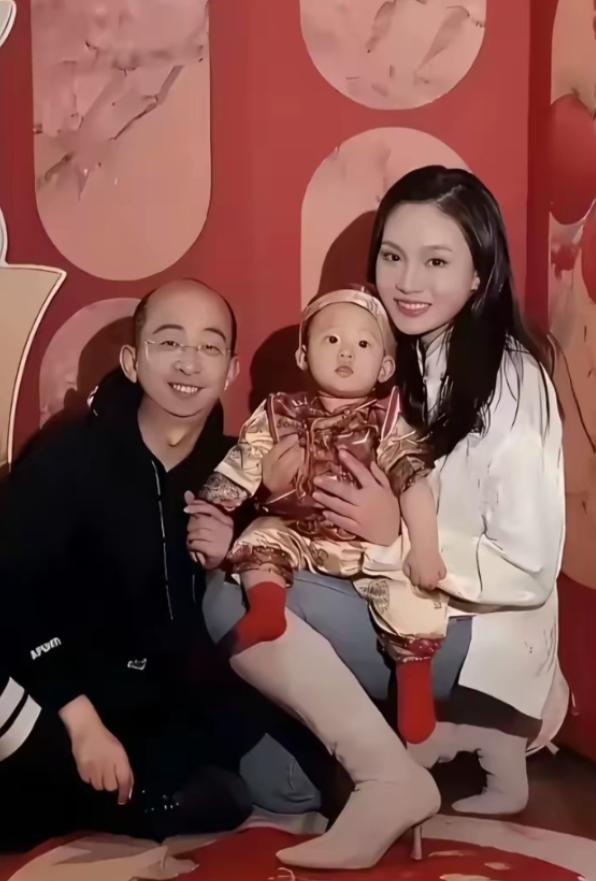 巨兴茂表示，自己的基因无法改变，为了改变家族下一代的基因，他娶了比自己小15岁、