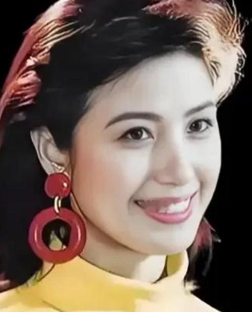 演员吴玉华，当年为了要个孩子，39岁果断跟前夫汪俊离了婚，转身嫁给画家莫