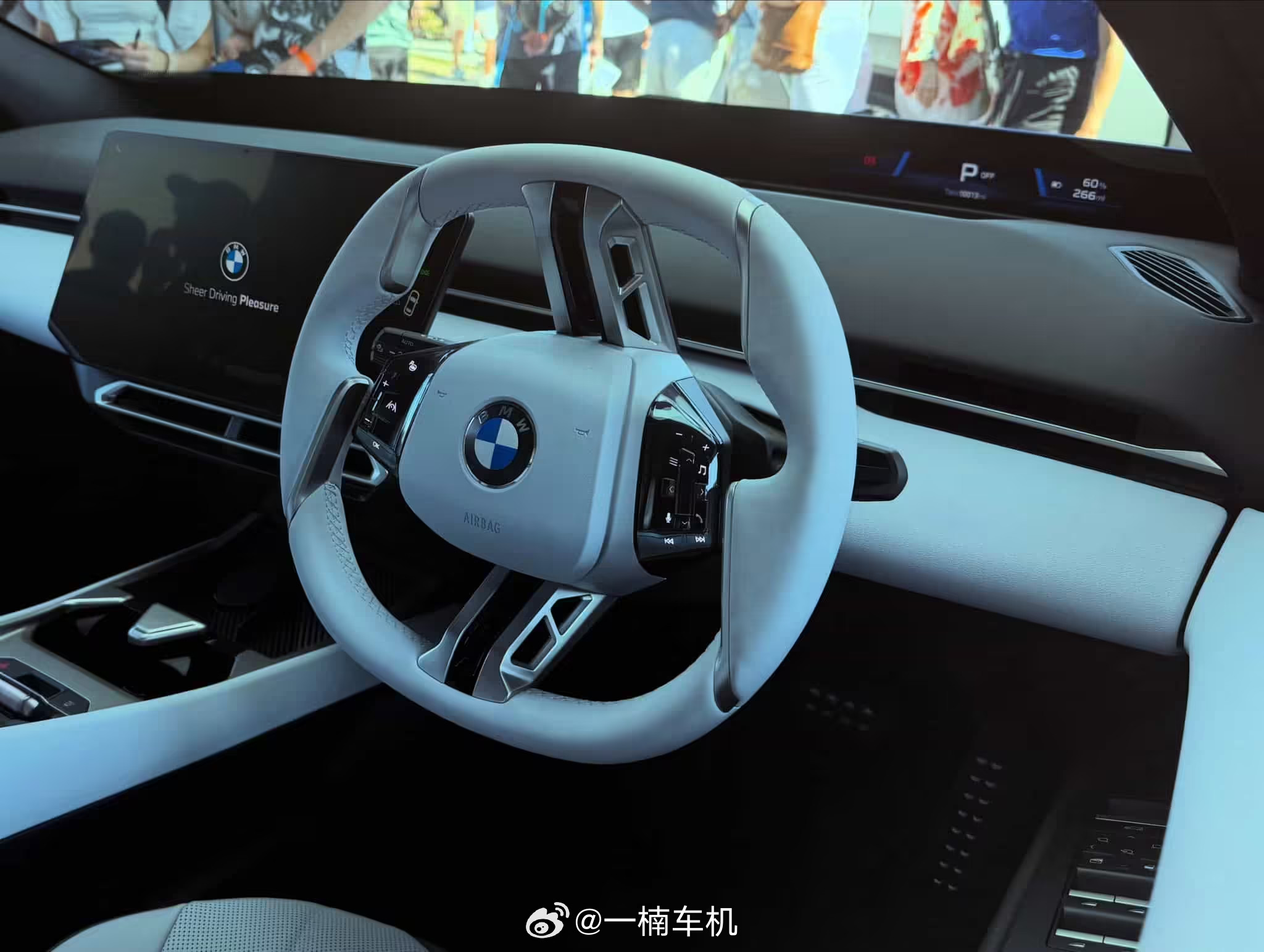 这代i3是真的有点火。iX3订单都冲10万辆了，市场反馈好得离谱，直接