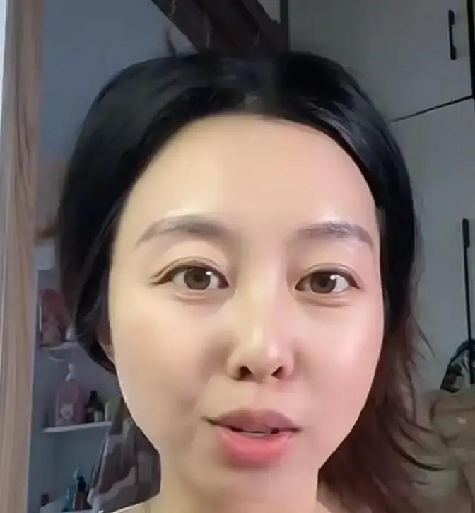 退休金6000，对面带货90天卖了1200万。这是我查到的数据。许敏退休前