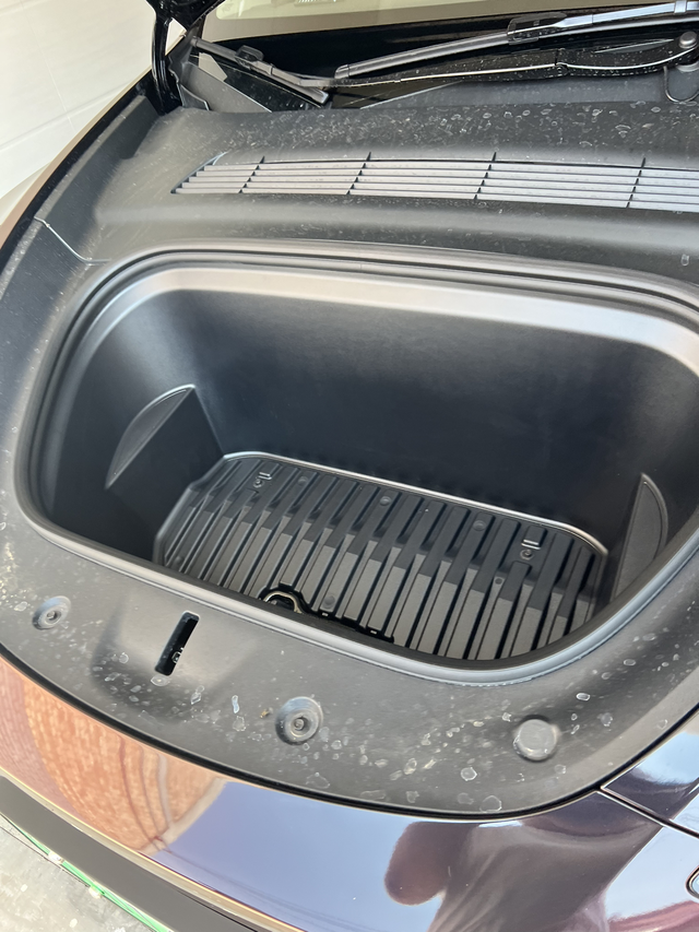 分享特斯拉日常维护成本特斯拉的日常维护成本可以说几乎没有！对于上班族来说简直