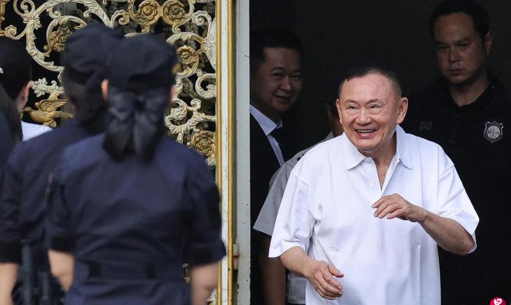 泰国前总理他信在今天上午出狱了！关于他信入狱，以及佩通坦总理的下台，其实是2