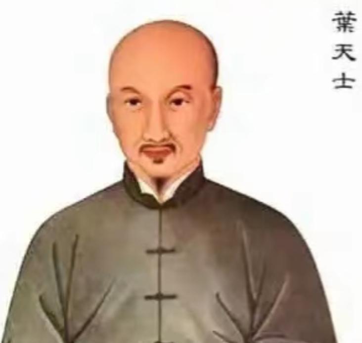 乾隆年间，一位幼儿误吞了一个鱼钩，母亲着急取出来，没想到反而勾得更紧了，母亲抱着
