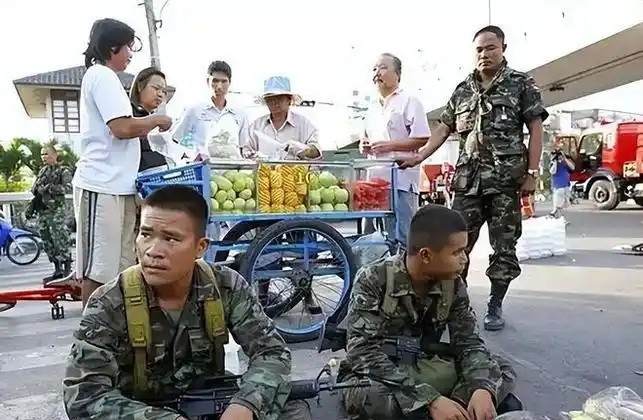 泰国当兵太可怕，逃兵役花招多一想到当兵，很多泰国年轻人心