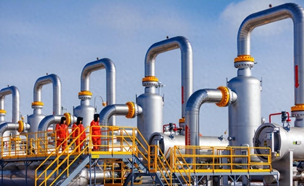 这事听起来极其扯淡，但这恰恰是4月中旬，硬生生摆在乌兰巴托和阿斯塔纳案头的地缘死