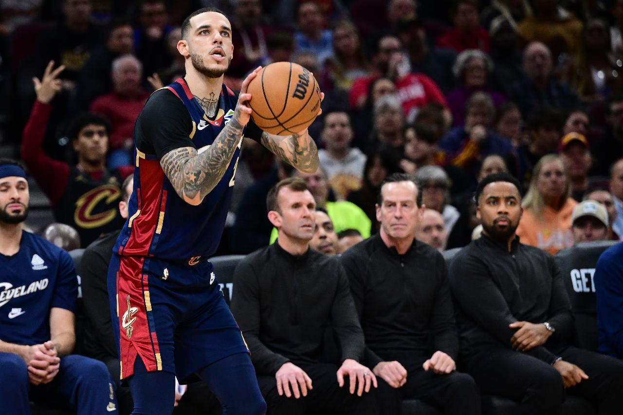 又矮，又脆，勇士有意签下球哥！当其他球队拼命开始引进中锋和前锋，增加球队身高