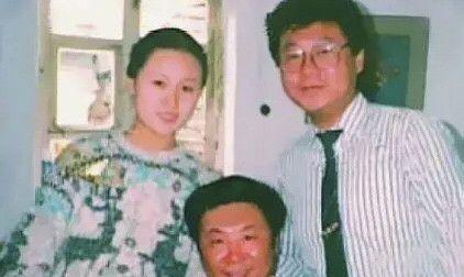 1988年，范伟和一个小护士去相亲，女方一言不发，筷子一下也没动，范伟一看又黄了