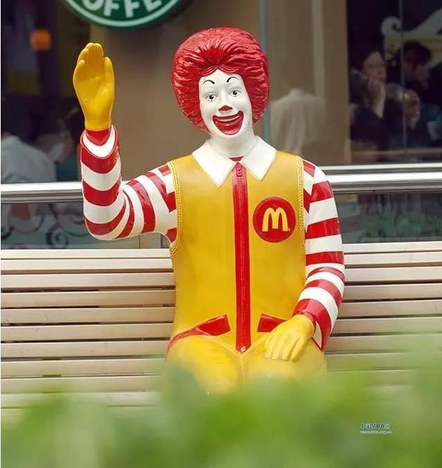 为什么现在没人提“外资撤离”“工业转移”“越印崛起”了？我说个案例大家就懂了！麦