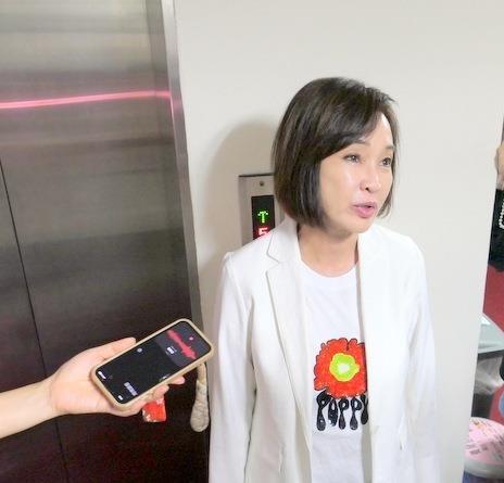 郑丽文负荆请罪和韩国瑜和解后，柯志恩也改口了，特别是柯志恩对国民党党中央喊话不要