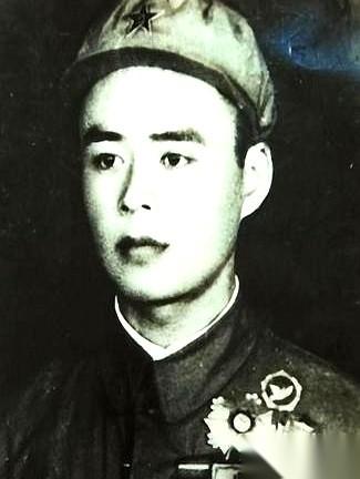 16岁，上甘岭。迫击炮管烧得通红快炸了，漫山遍野的敌人正像潮水一样往上涌。这