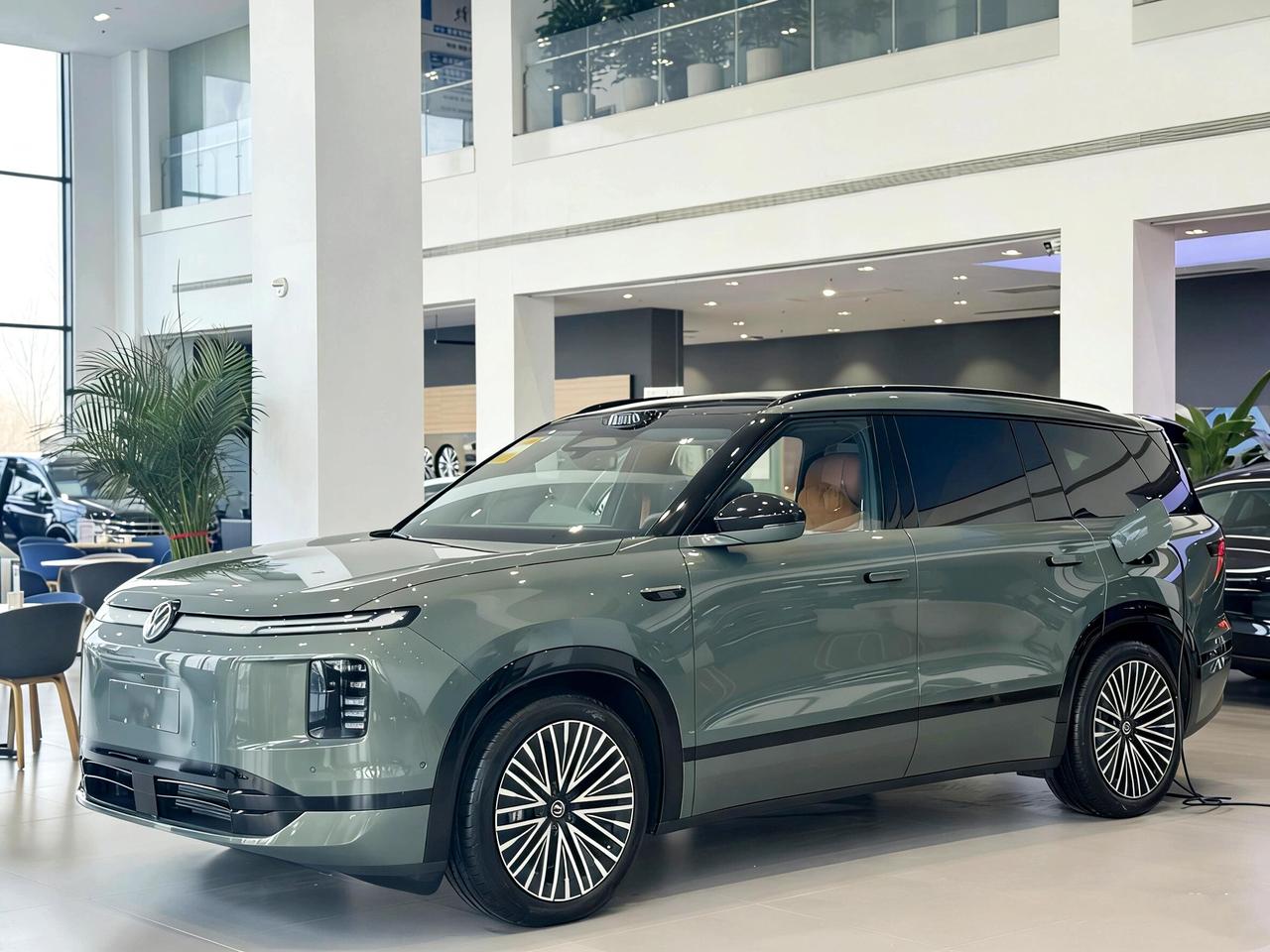 在新能源赛道略显沉寂的大众，终于要在高端市场投下一枚重磅炸弹。近日，大众全新旗