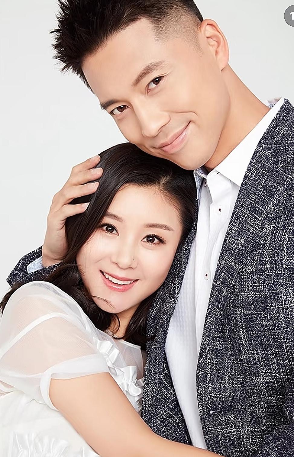 今天刷到一个消息，属实给我看愣了。40岁，女演员，肚皮里揣着第三胎。李小萌和