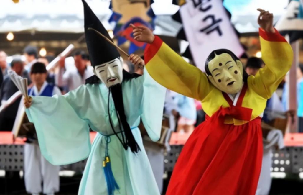 韩国丢脸丢到联合国了！中国甩出137条铁证，实锤韩国多年疯狂抢中国文化，全球