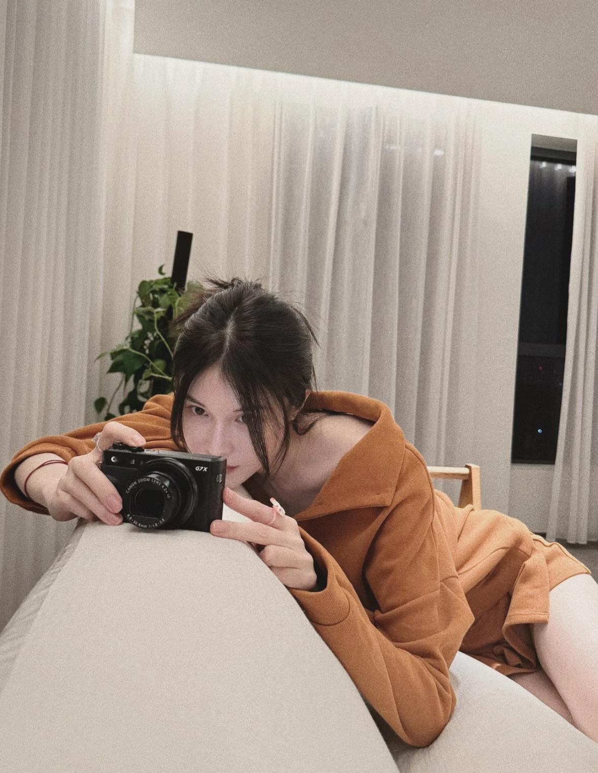 何穗在《时尚芭莎》产后首封采访回应：怀孕暂停工作是为自己做的顺其自然的选择，不后