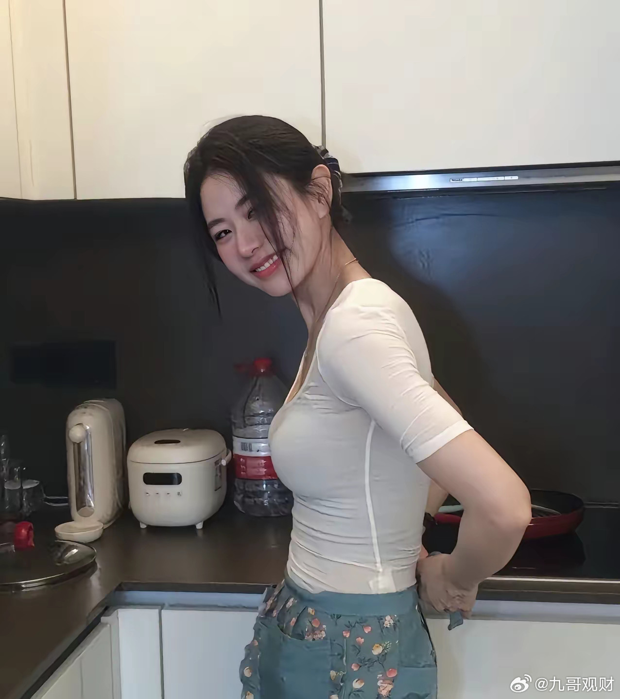 我老婆一闺蜜，出轨三年了，她老公都没发现。她说，回家手机静音，聊天记录都是随时聊