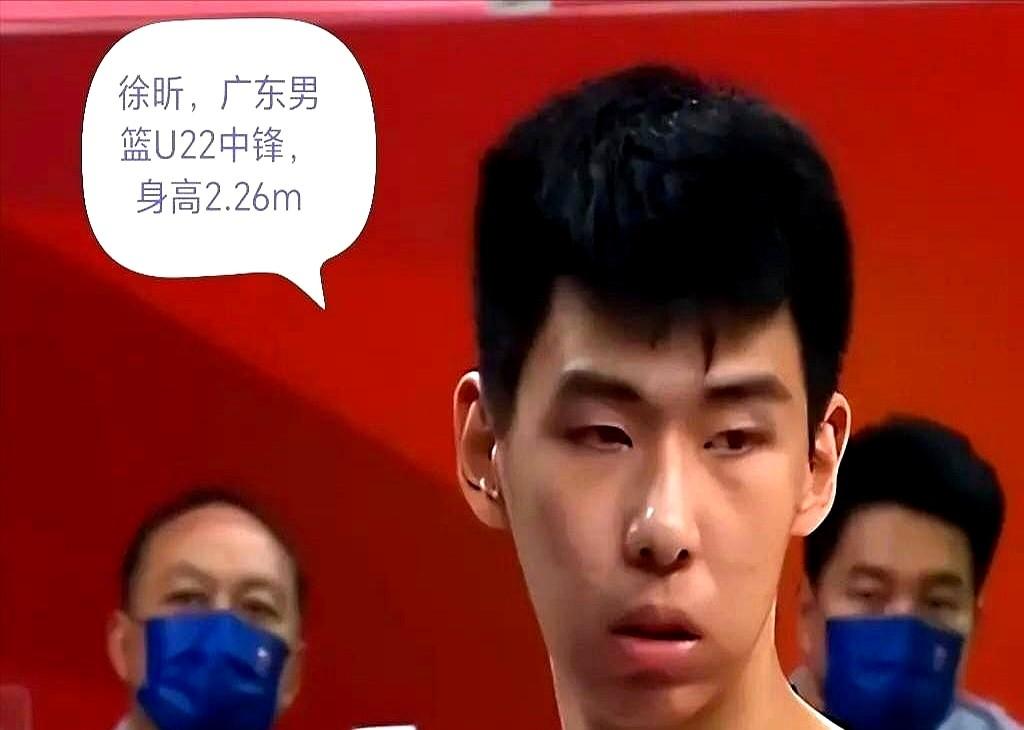 身高2米26，他的防守和对抗依旧乏力，这样的身材为何还无法统治内线？杜锋对徐