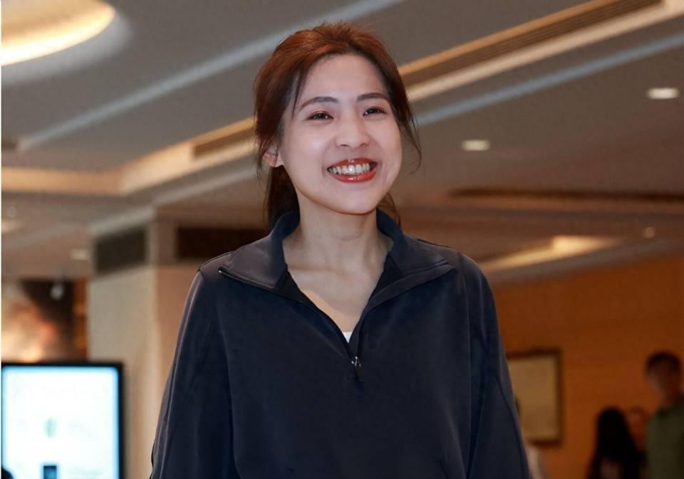 如今越来越多年轻人，把丁克标榜成人间清醒。张口就是不生孩子、不被捆绑，只想存钱自