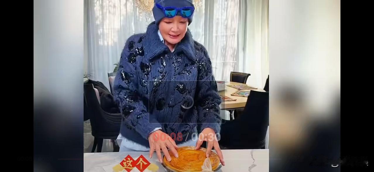 12月21日，冬至，张兰带着准备好的美食上儿子汪小菲家一起聚餐过节了，网友一看那