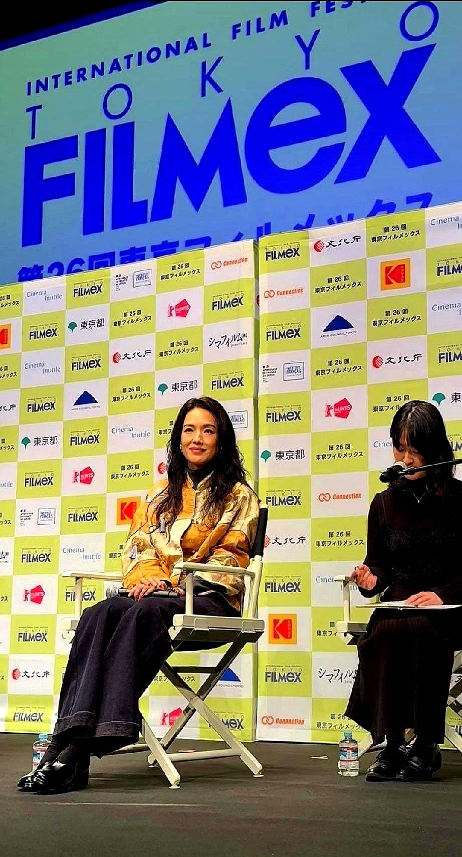 我天，50岁的舒淇这状态是认真的吗？最近她出席活动，就因为一件花外套，评论区