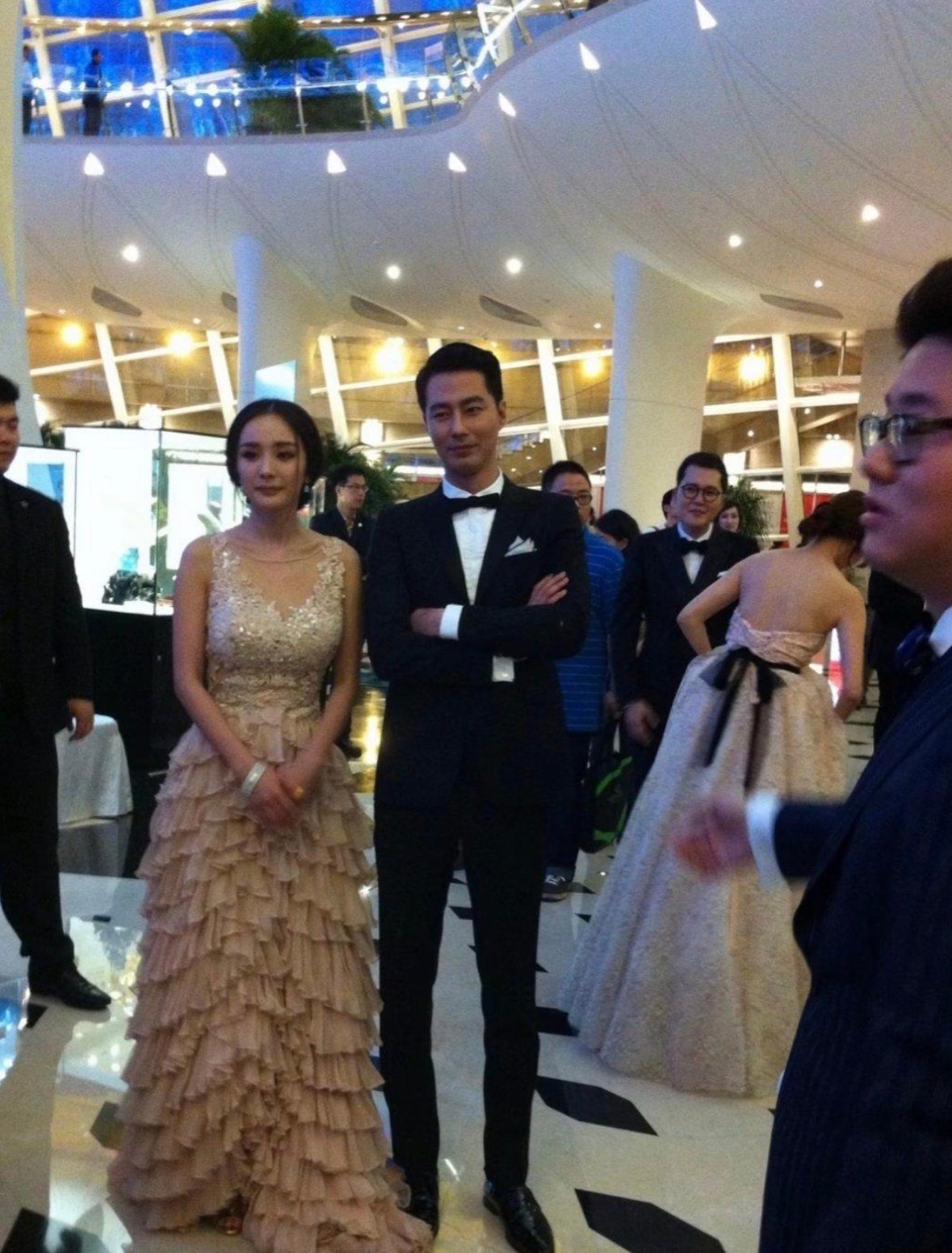 原来杨幂现实里长着个样子啊