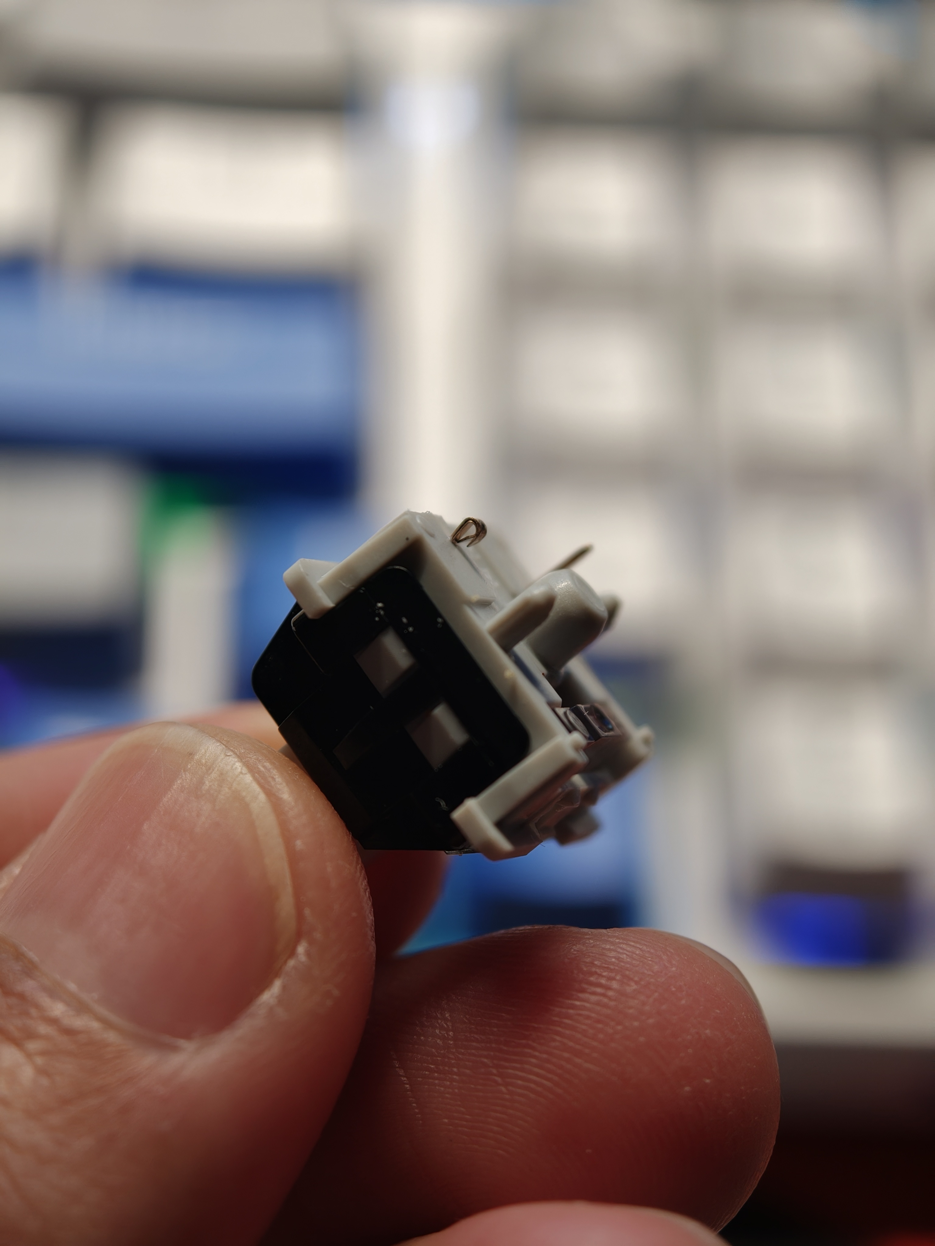 大力出奇迹的结果就是这样不过就算不掰回来也能用