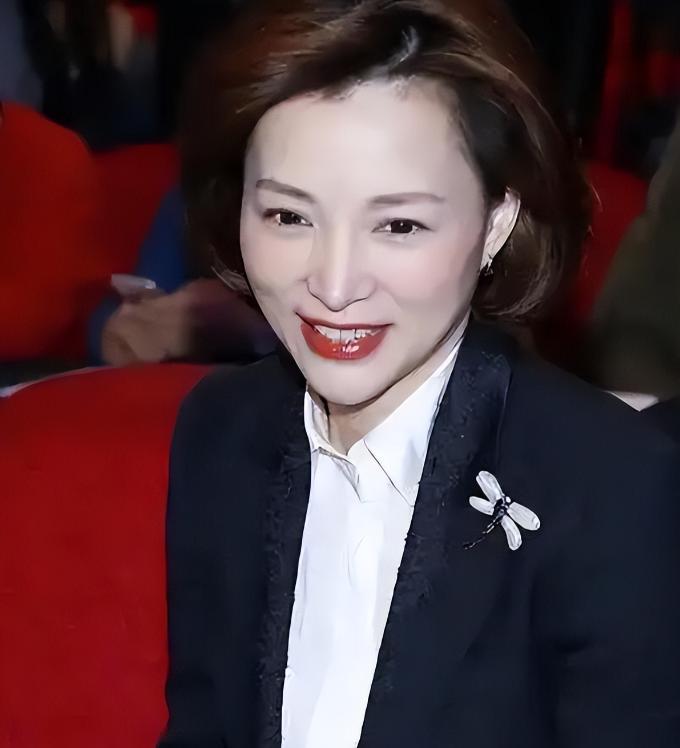 董卿也没想到，密春雷被告上法庭3个月后，再迎一大重要变动。10月10日，上海