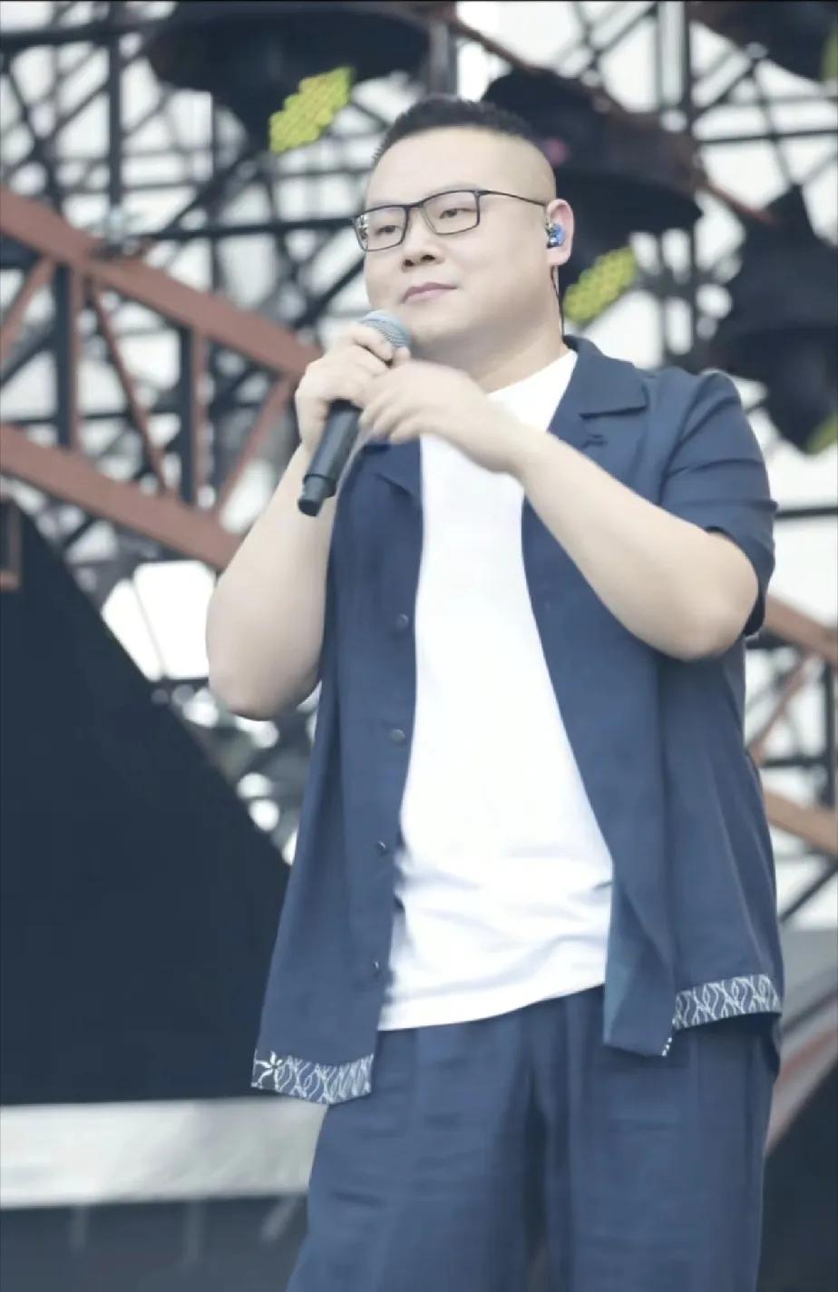 岳云鹏演唱会首秀，虽然票价堪比一线歌手，但是380-1580元的票已经全部卖完