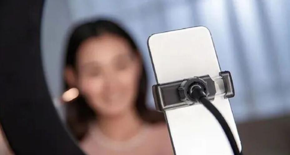 11个月，查处1818名明星网红，查补税款达15.23亿，人均83万啊！我手里