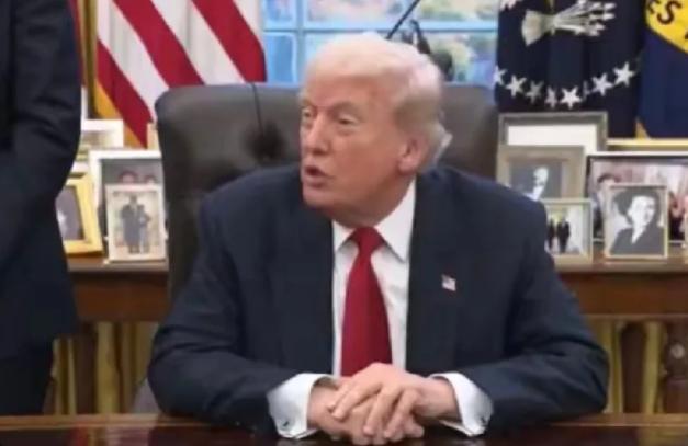 记者问特朗普：如果泽连斯基不答应你提出的俄乌和平28条，你将怎么办？特朗普是这