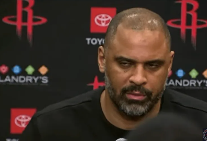 NBA常规赛：火箭加时122-128不敌76人。火箭主教练伊梅-乌度卡在赛后接