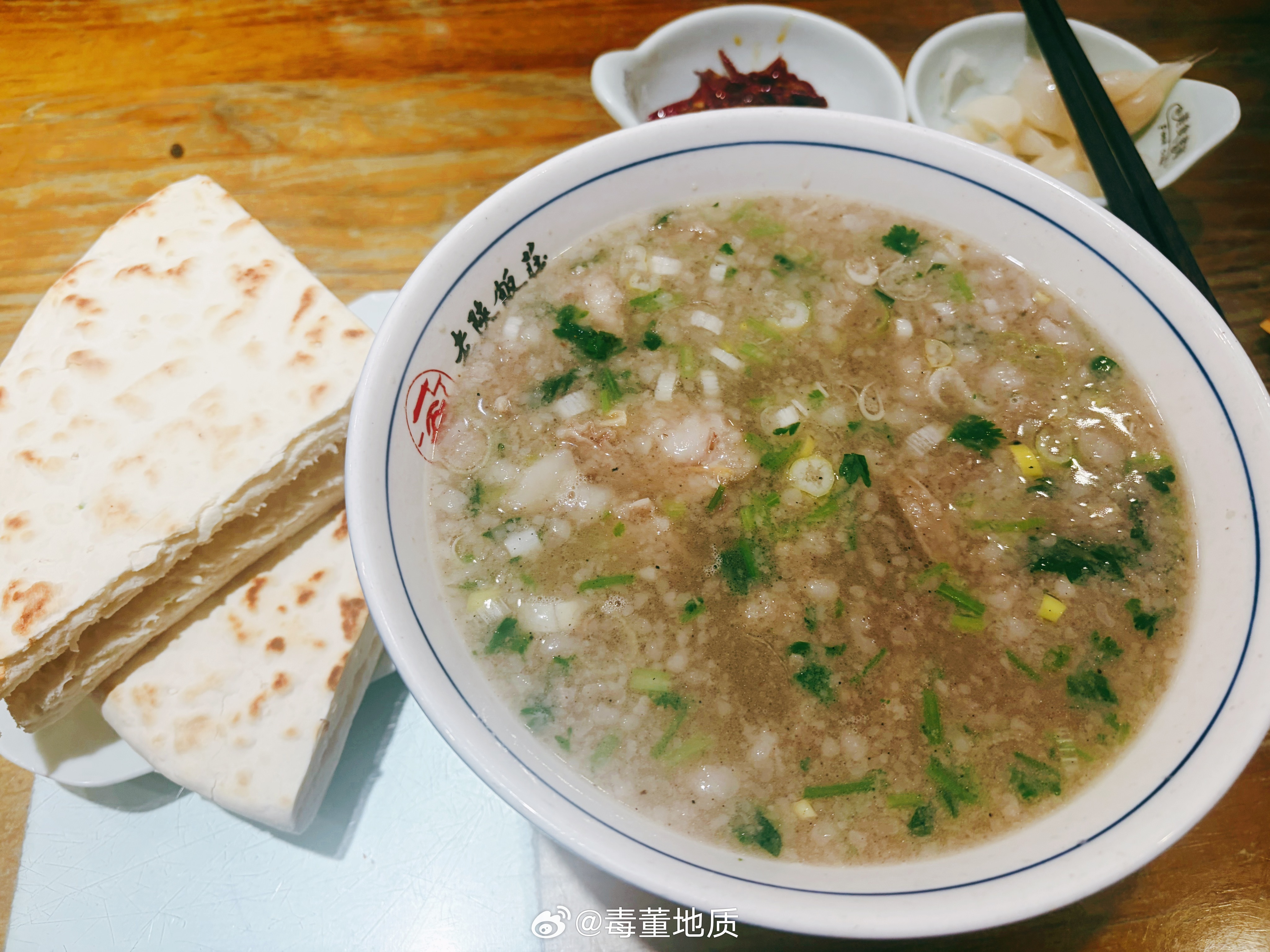 午餐水盆羊肉，不得不说这饼子是真香。日喀则·老陕饭庄