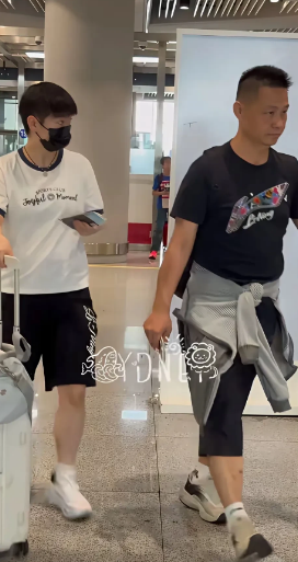 真的有点不理解，为什么孙颖莎世界杯和这次的大满贯，翔哥作为一个体能教练，都