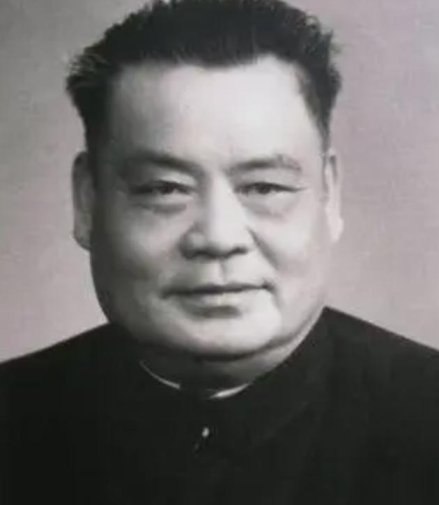 1959年，江西省长乘坐周总理专车，前往中南海，毛主席一见到人就高喊：“大哥！”