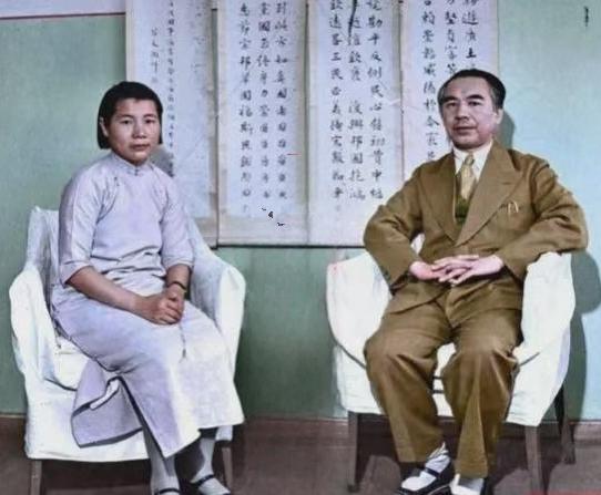 “新疆王”盛世才老婆的家人，一共11口一夜之间全部被杀。墙上还留着8个大字“十年