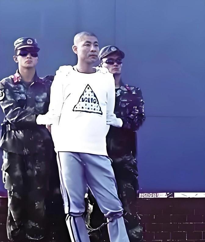 2017年2月中旬的一个清晨，天色阴沉，空气里透着湿冷的泥土味。一个名叫黄成玖的