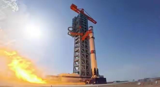 夸夸咱们中国的朱雀三号火箭静态点火成功!原来我们只知道,美国的猎鹰9号火箭是世界
