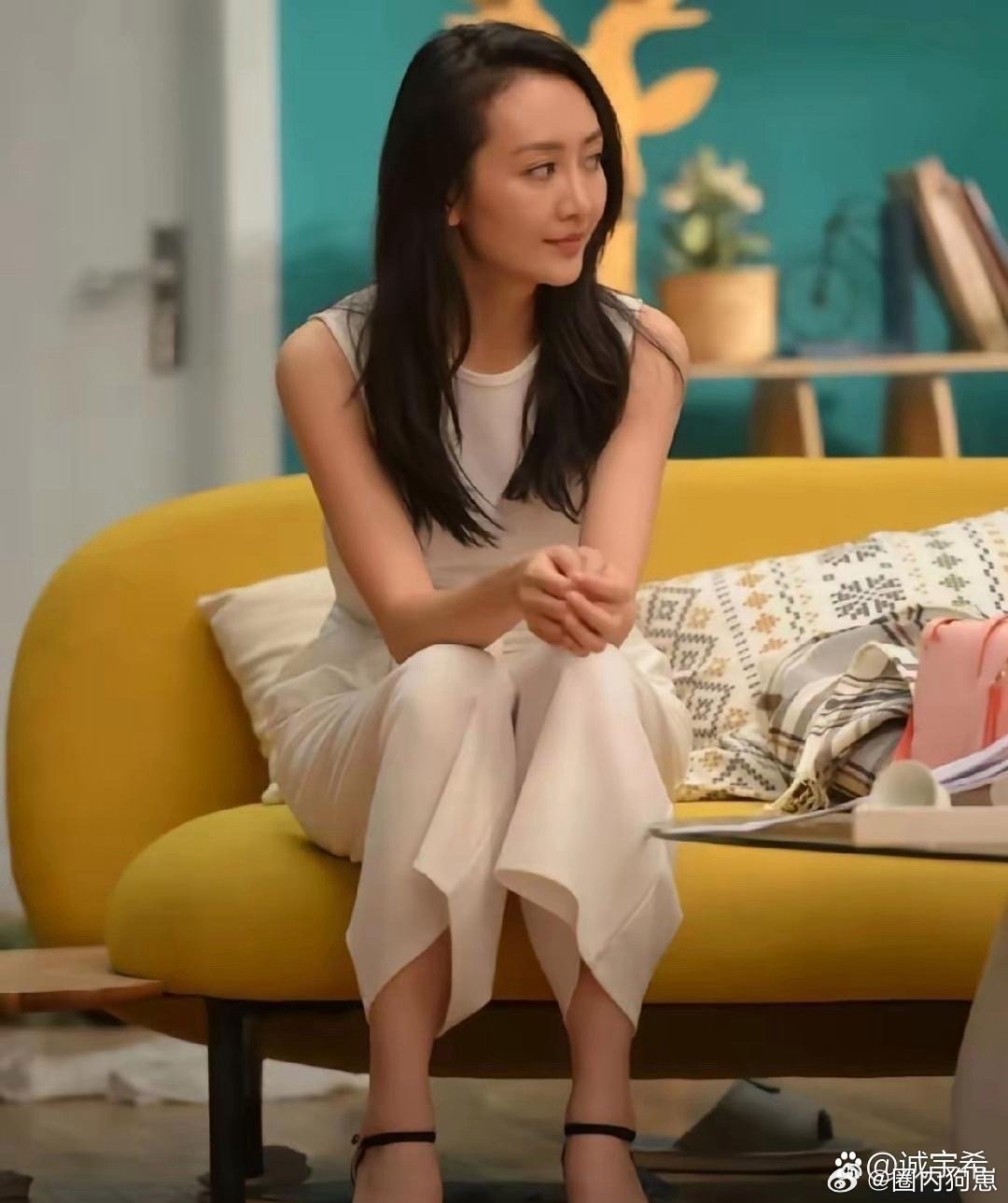 王鸥的足部线条也太精致了，堪称美脚天花板，每一处都长在审美点上～