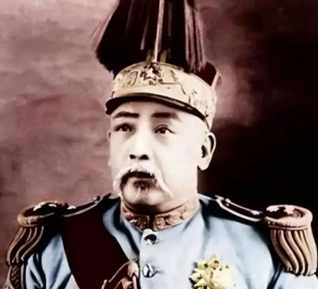 袁世凯曾是清末最具实权的改革派：练新军、推新政、逼清帝退位，一度被视为共和奠基人