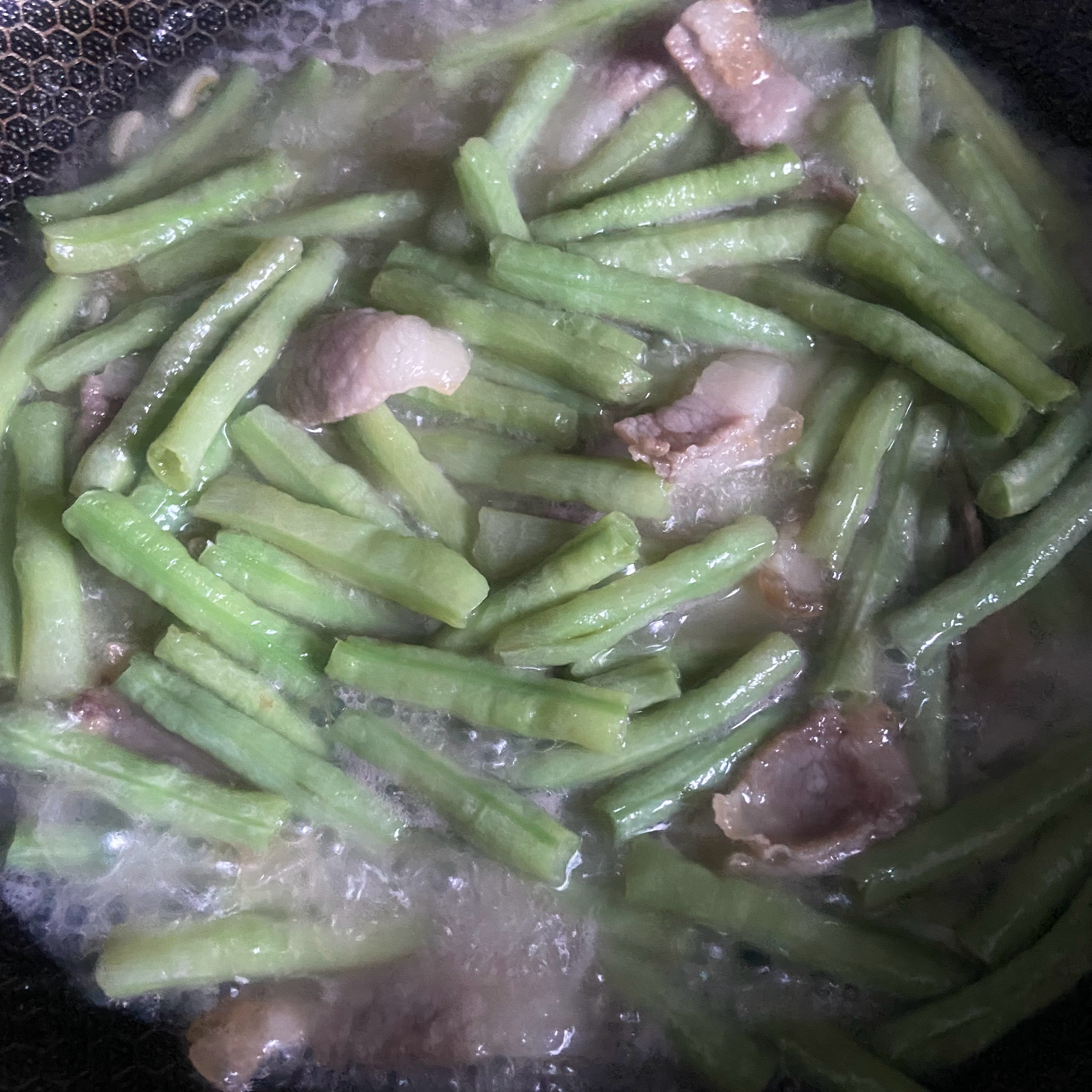 今日家常双菜，番茄焖花菜+五花肉炖豆角。不可辜负的美食
