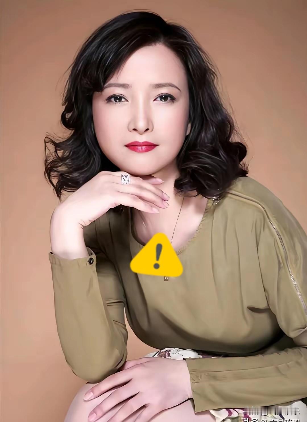 唐国强打了整个娱乐圈的脸。你们发现没？何晴生病后，某些前任和好友集体“缺席”