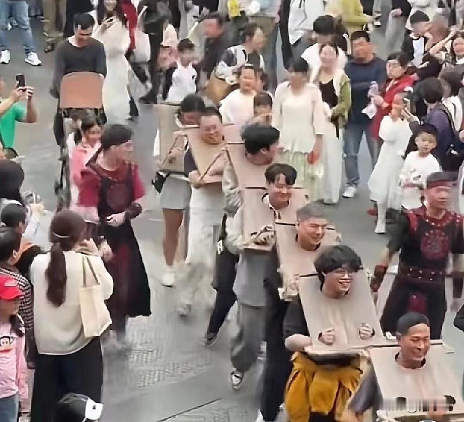 万万没想到！今年五一全网景区大乱斗，真正的隐藏王炸居然是这里！这个坐囚车