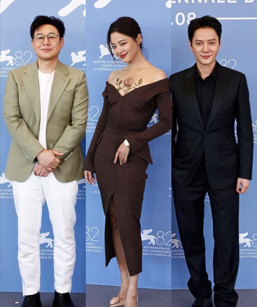 辛芷蕾现在比年轻时候好看多了，本来很美很靓的，可胸前的这一朵花让人一言难尽。她
