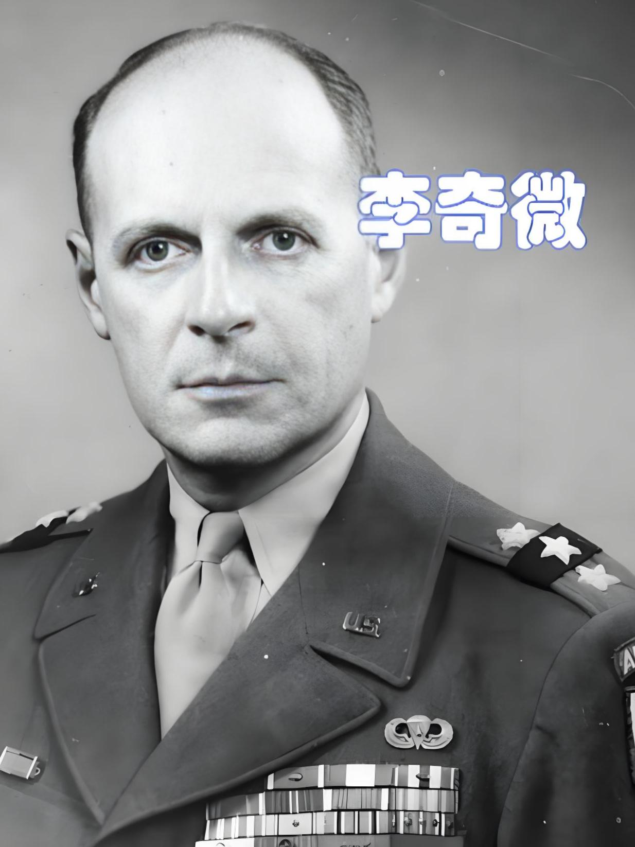 1991年冬天，美国纽约，一位满头白发的老人坐在哥伦比亚大学口述史的录音棚里。